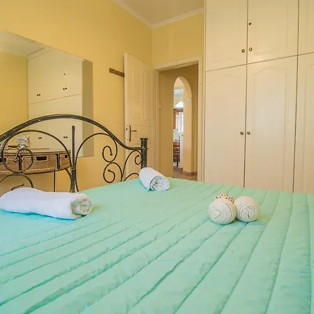 Tonia Aparthotel 4*